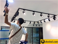 Cách tính số lượng đèn led rọi ray để set up cho showroom, cửa hàng