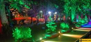 Trang trí sân vườn với đèn âm đất