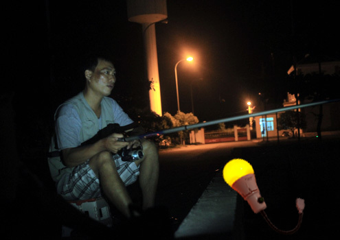 Đèn led đuổi muỗi Hàn Quốc cho câu cá đêm