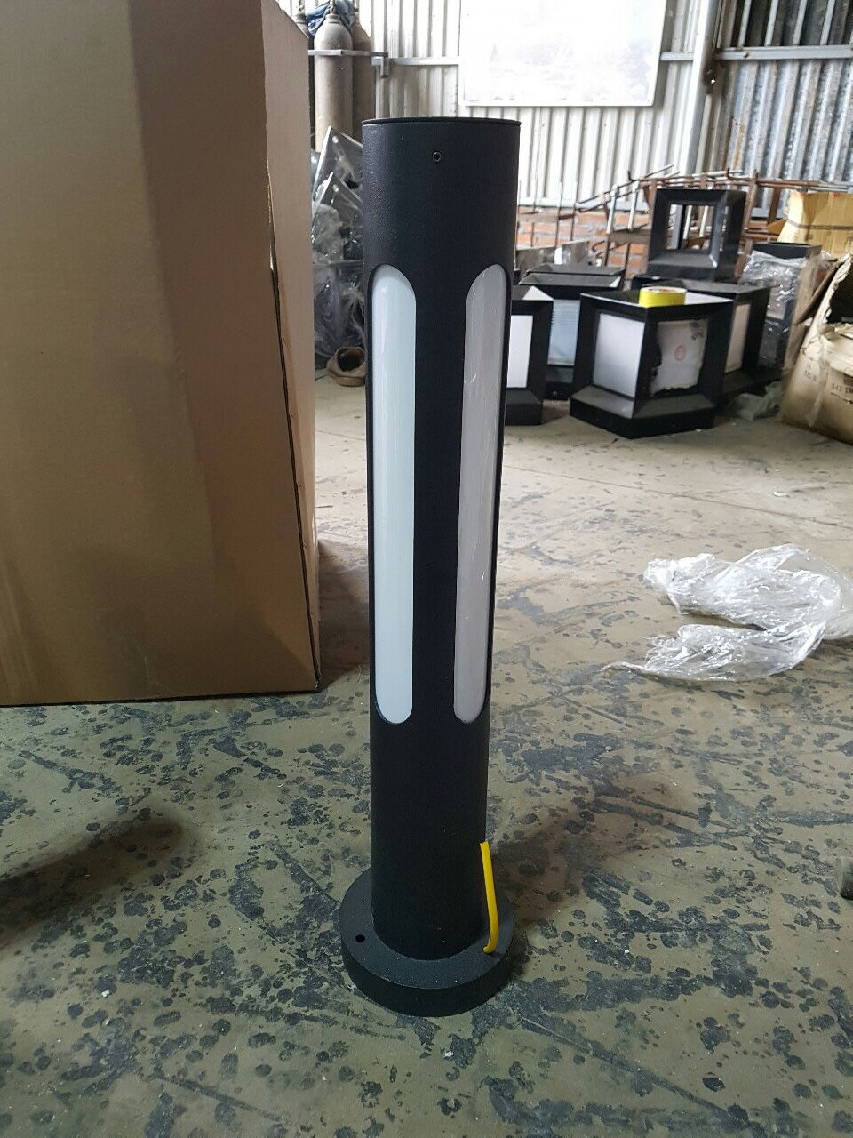 đèn led sân vườn trụ